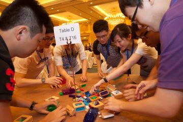 team collaborate to complete need for speed team building business game