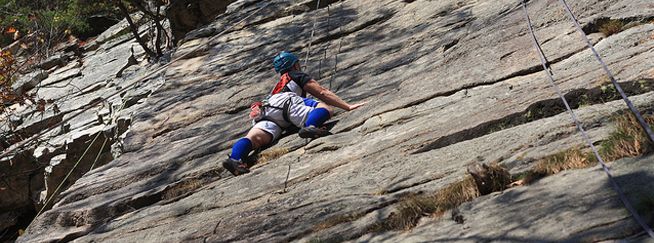 rock climbing team bonding